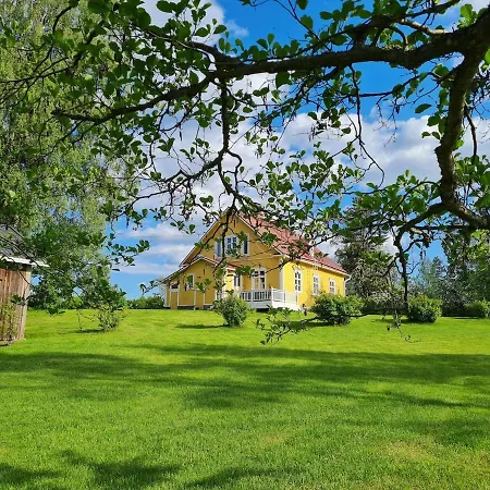 Villa Lovely Rantala Located On A Hämeenlinna