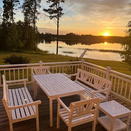 Villa Lovely Rantala Located On A Hämeenlinna