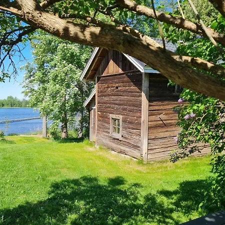 Villa Lovely Rantala Located On A Hämeenlinna