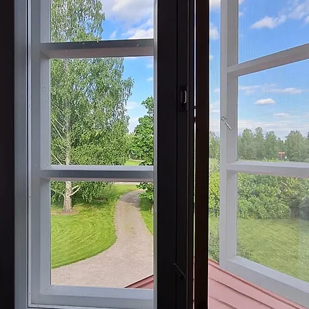 Villa Lovely Rantala Located On A Hämeenlinna